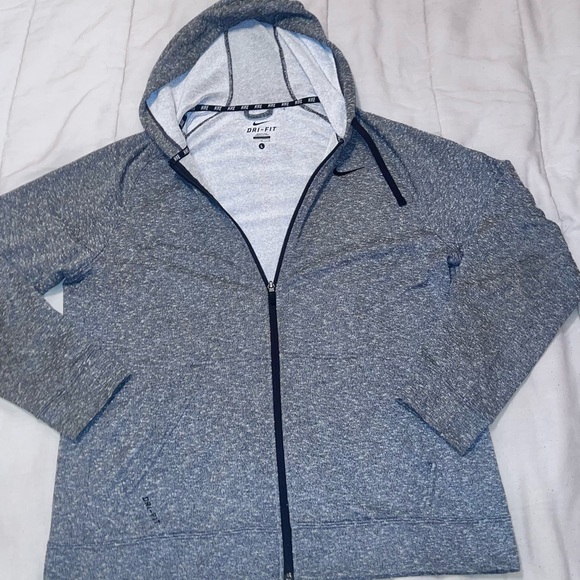 Nike dri fit sweater - Picture 2 of 9